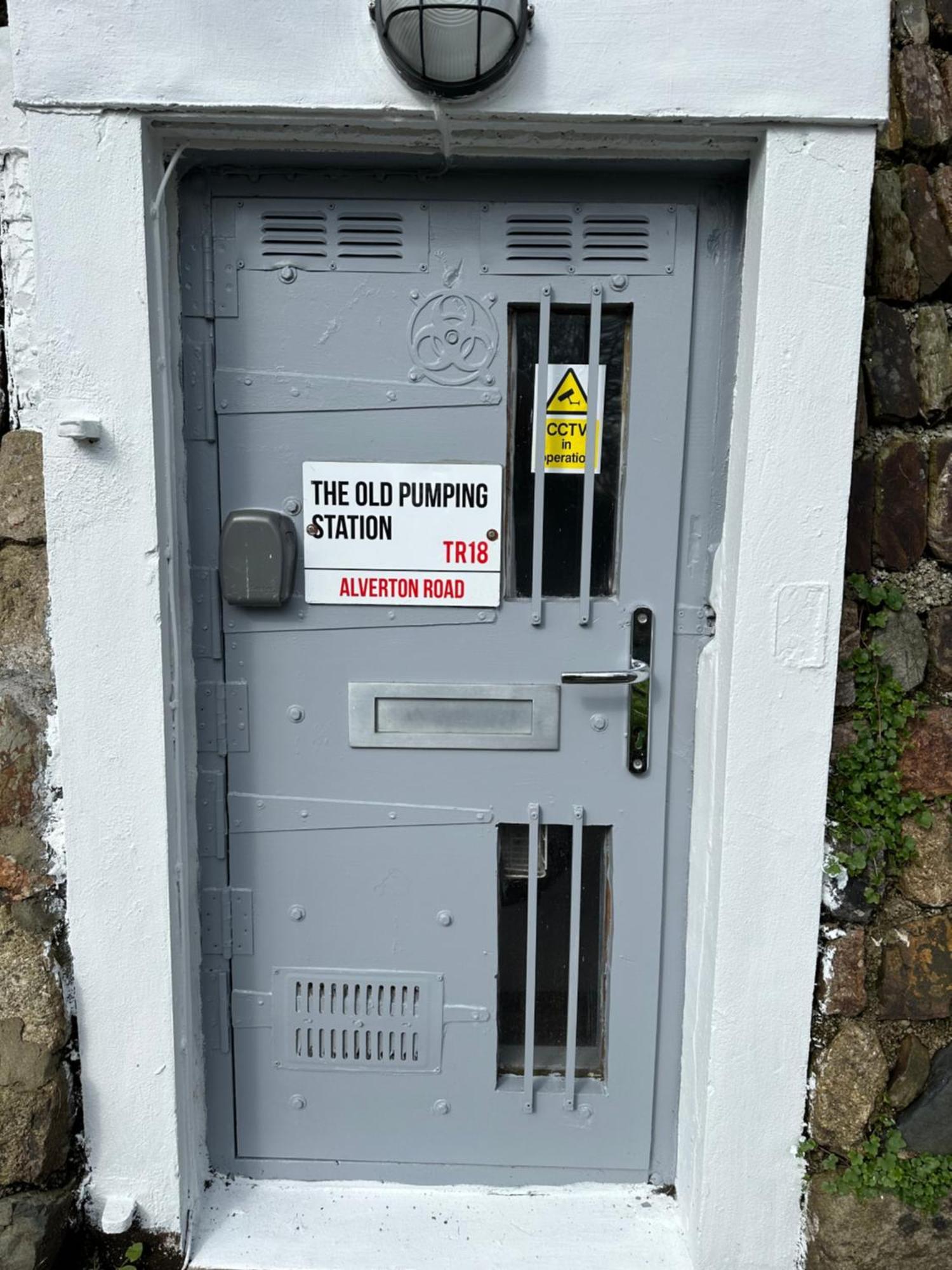 The Old Water Pumping Station Quirky Underground Hobbit House Apartment Penzance Bagian luar foto